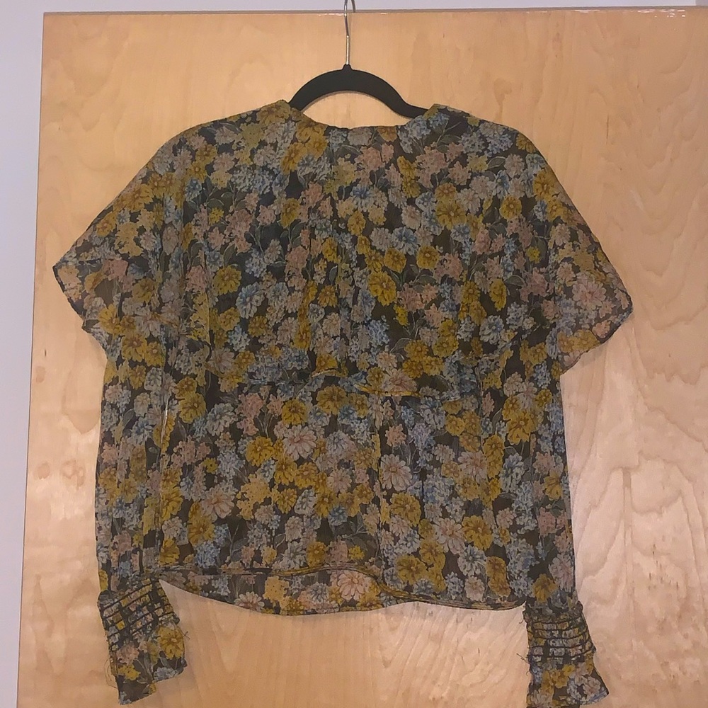 Gorgeous Floral Blouse, Size Small!